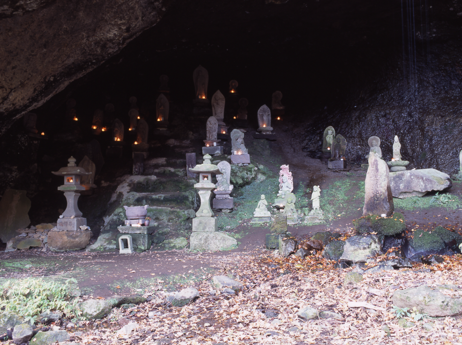 しとどの窟(いわや)の画像