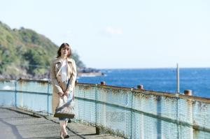 撮影シーン　一人で歩いている伊達まどか役・浅川梨奈