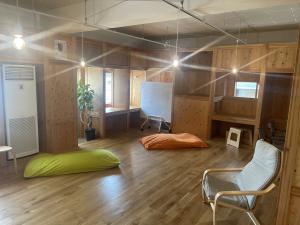 「駅前の居場所」2階の写真です。