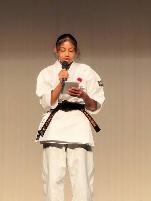 中学生のパフォーマンス披露の様子