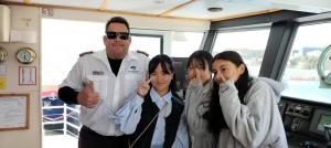 ドルフィンウォッチングクルーズ（船内にて）