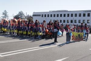 幼年消防クラブによる演技