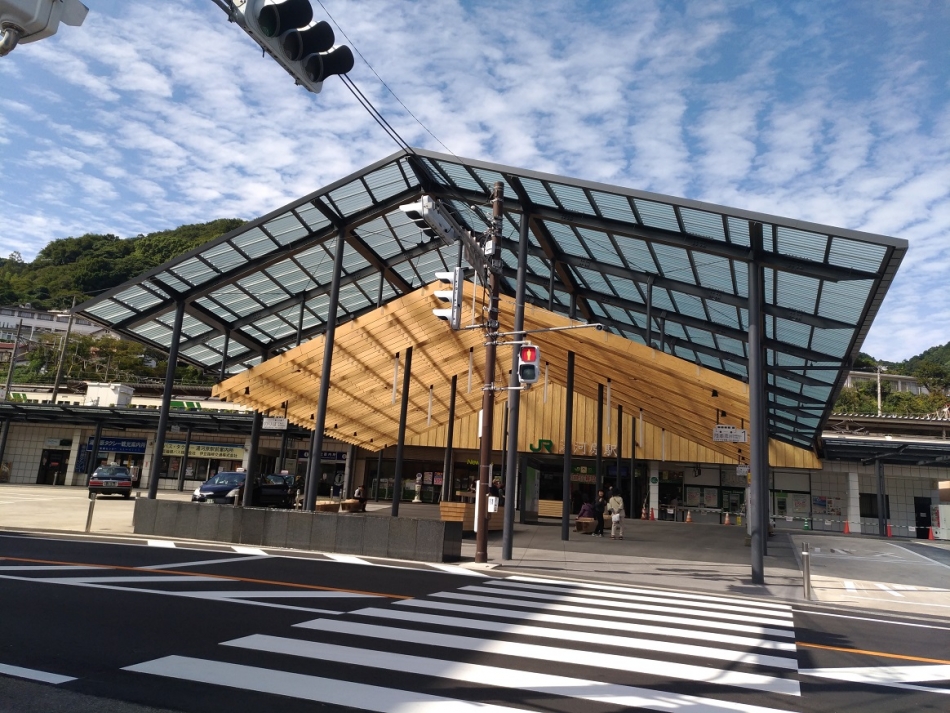湯河原駅前広場01